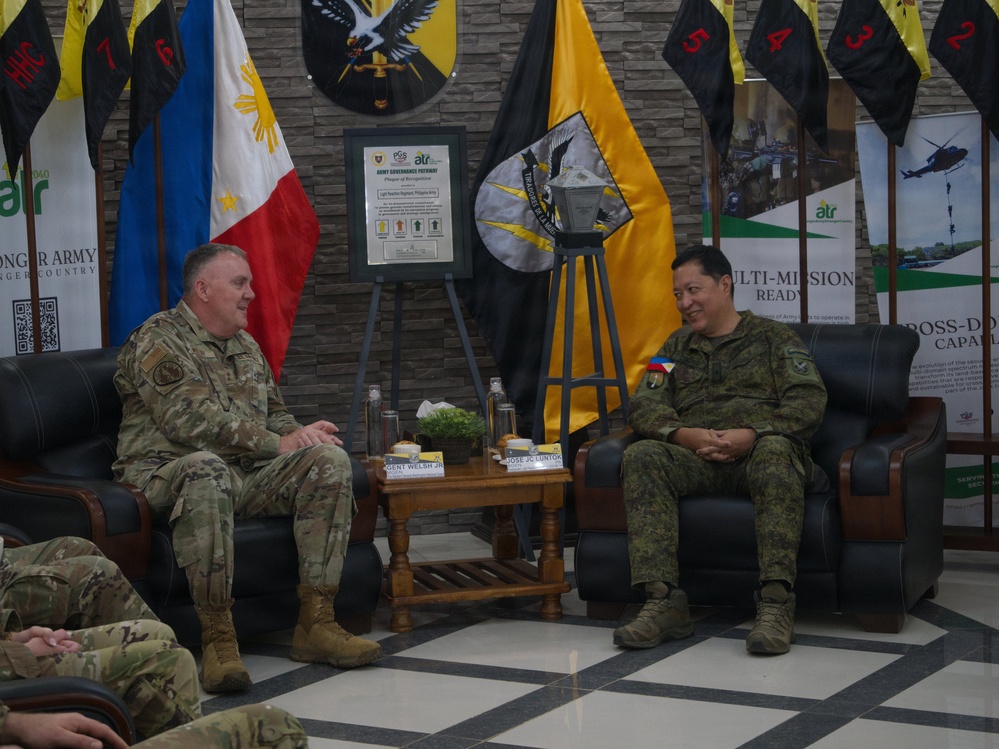 Washington National Guard leadership meets with Philippine Special Forces