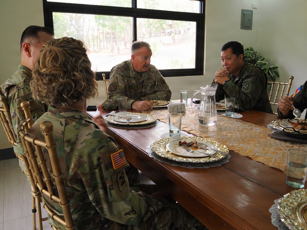 Washington National Guard leadership meets with Philippine Special Forces