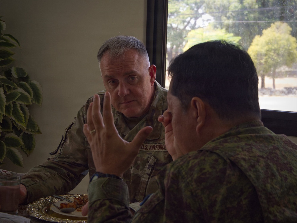 Washington National Guard leadership meets with Philippine Special Forces
