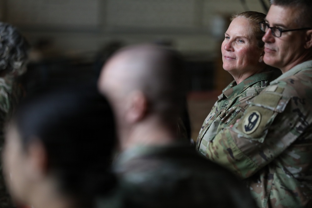 95th Training Division leaders engage Soldiers during briefing