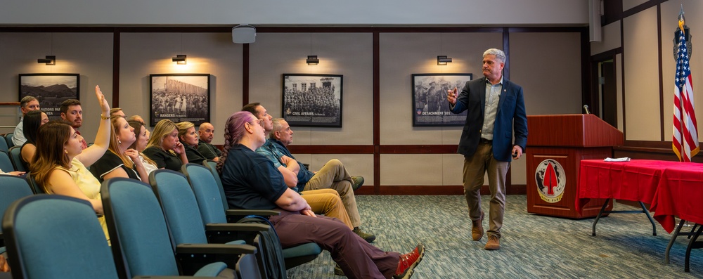 USSOCOM CLDP visits USASOC