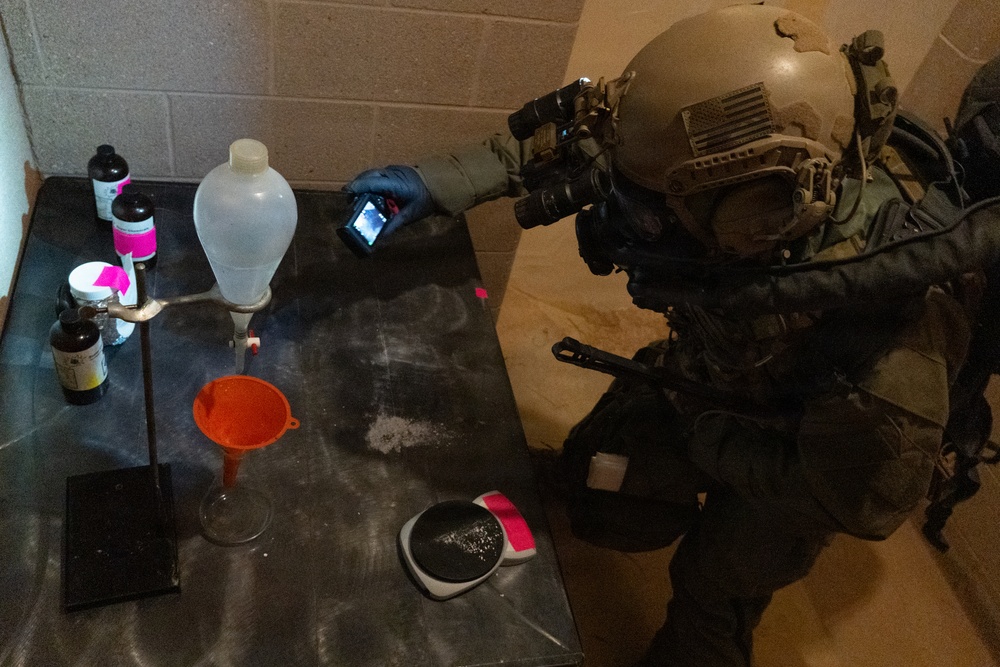 82nd Chemical Company, 10th Special Forces Group (Airborne) training