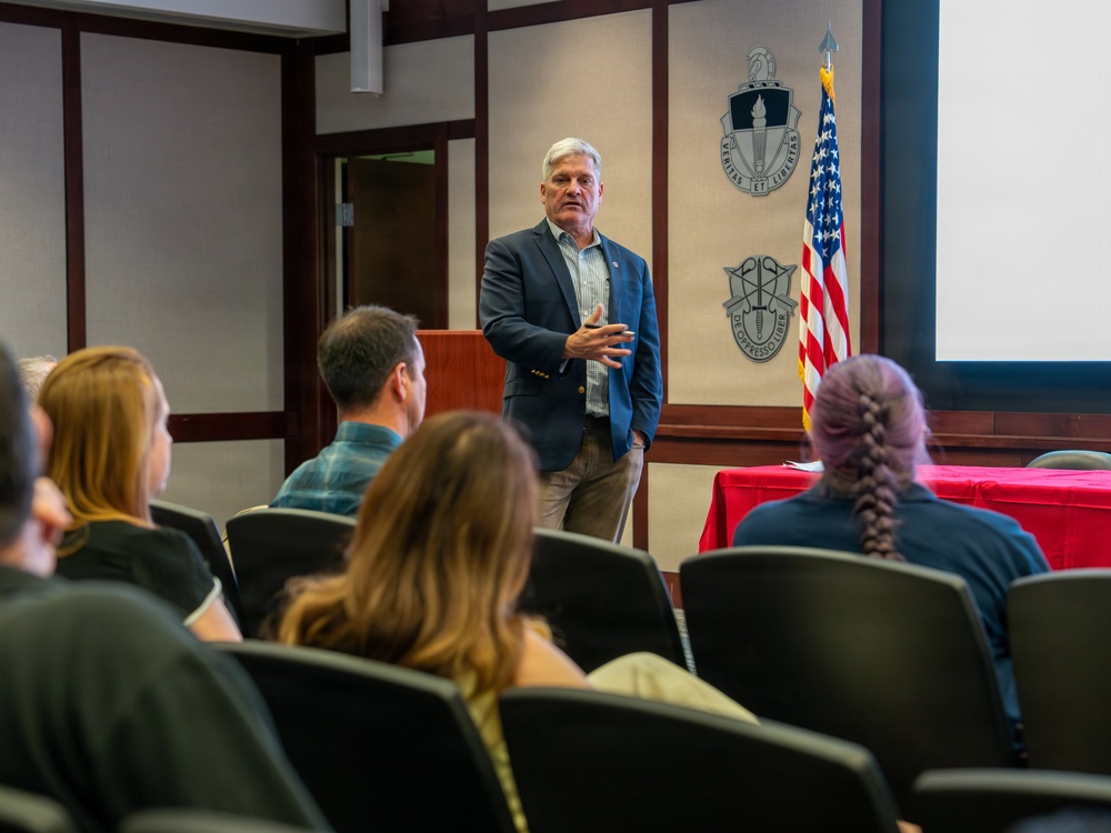 USSOCOM CLDP visits USASOC