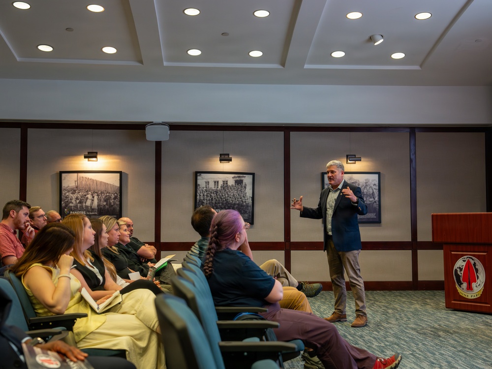 USSOCOM CLDP visits USASOC