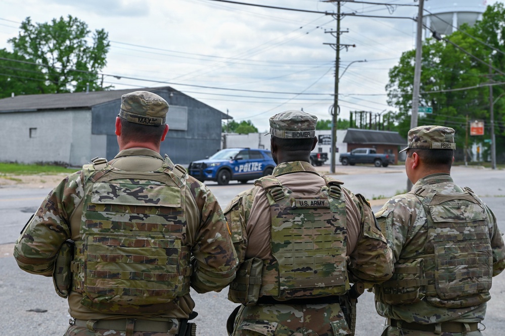 Tennessee Guardsmen Provide Aid, Secure Evidence in Shooting