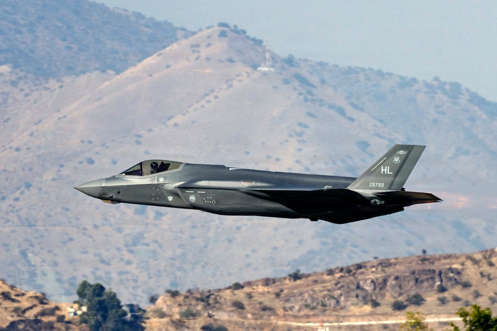 F-35 Demo Team, Chilean forces demonstrate airpower in Santiago