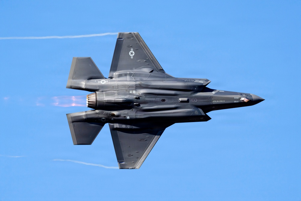 F-35 Demo Team, Chilean forces demonstrate airpower in Santiago