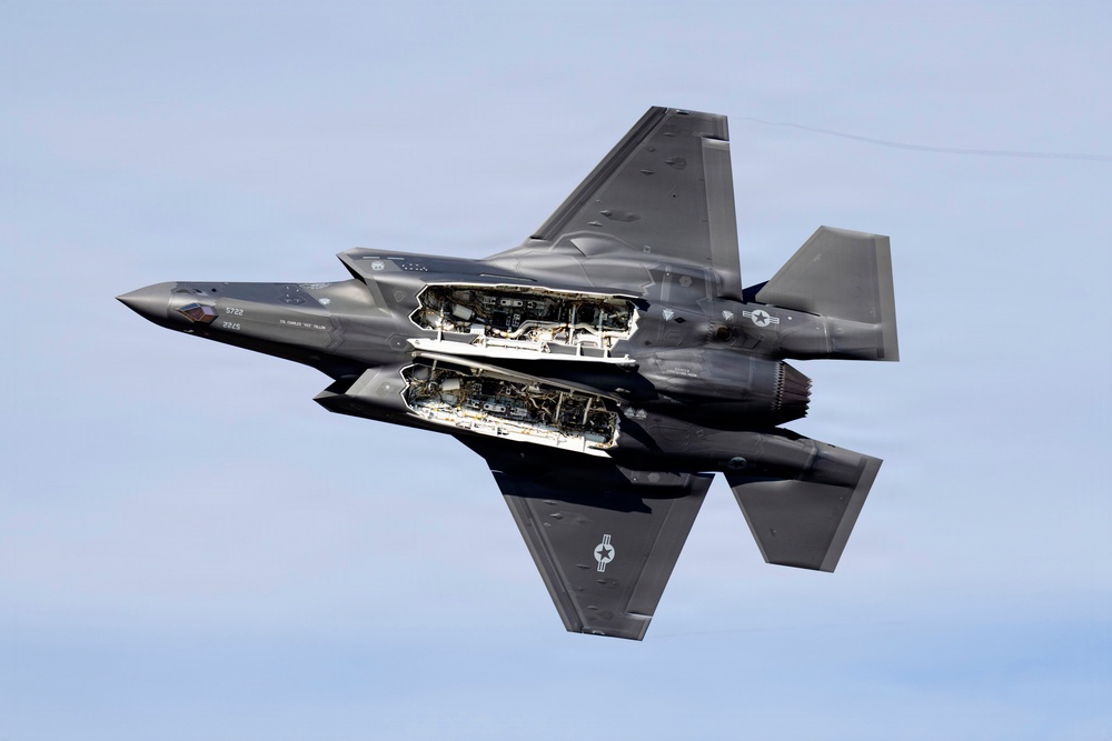 F-35 Demo Team, Chilean forces demonstrate airpower in Santiago