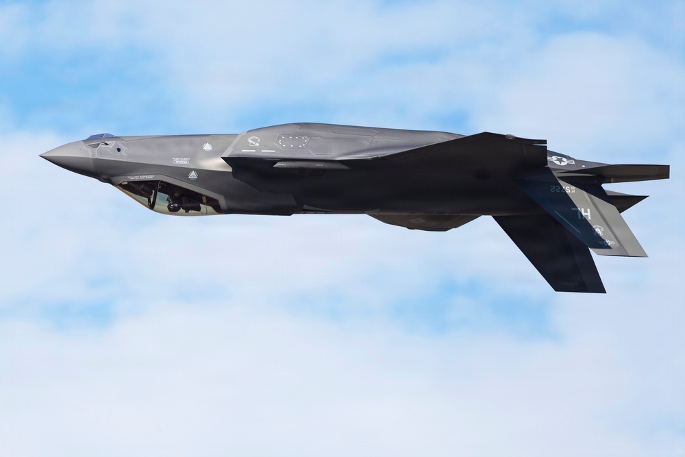 F-35 Demo Team, Chilean forces demonstrate airpower in Santiago