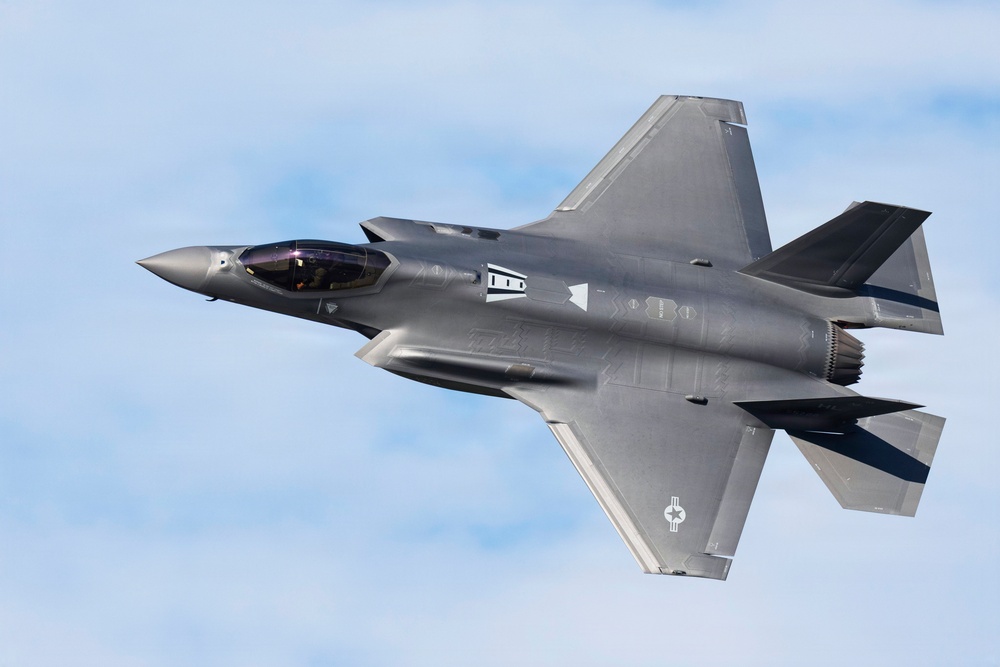 F-35 Demo Team, Chilean forces demonstrate airpower in Santiago