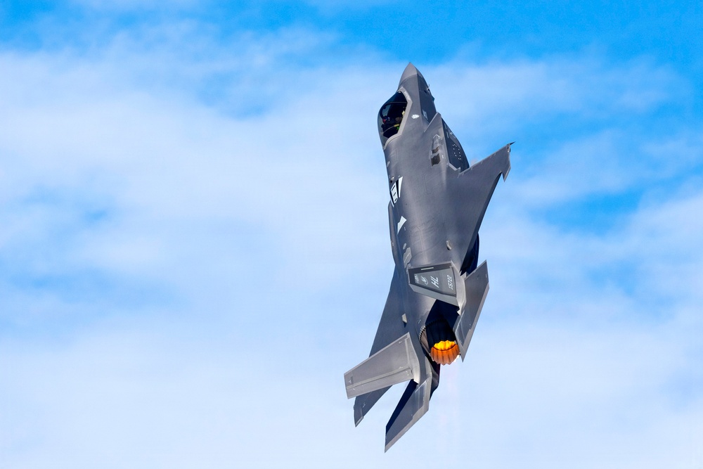 F-35 Demo Team, Chilean forces demonstrate airpower in Santiago
