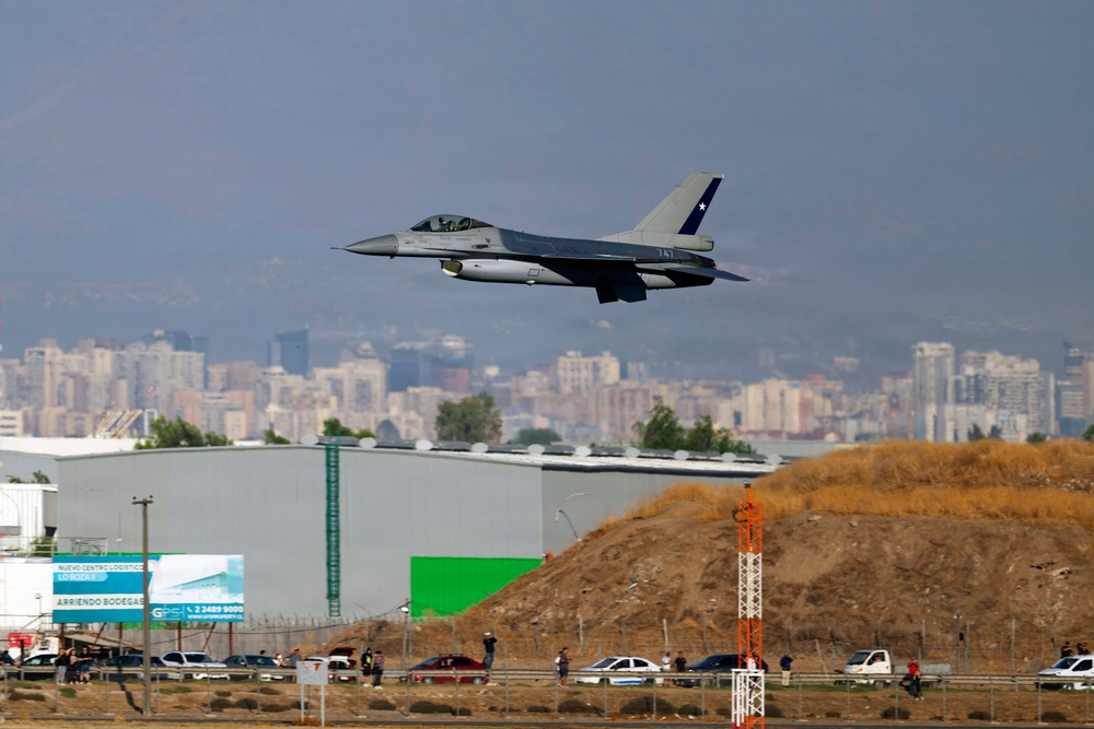F-35 Demo Team, Chilean forces demonstrate airpower in Santiago