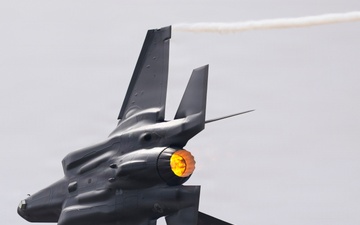 F-35 Demo Team, Chilean forces demonstrate airpower in Santiago