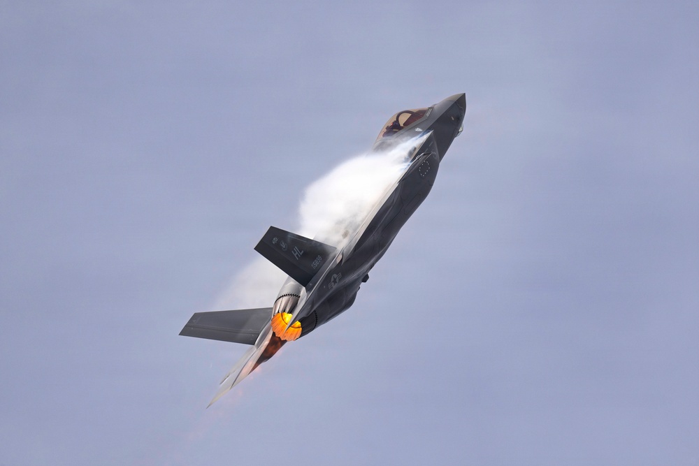 F-35 Demo Team, Chilean forces demonstrate airpower in Santiago