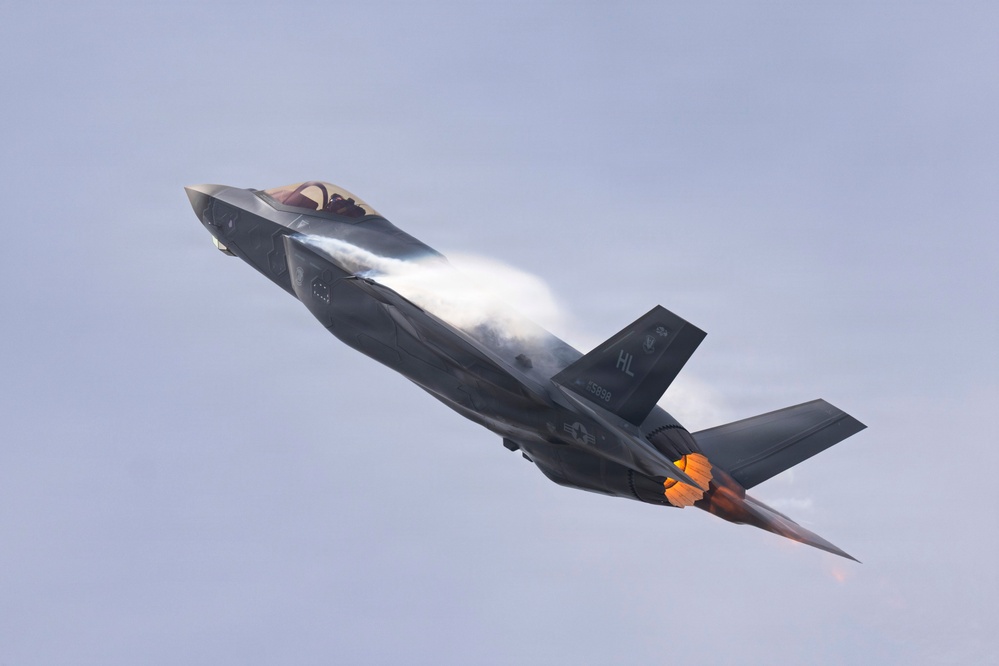 F-35 Demo Team, Chilean forces demonstrate airpower in Santiago