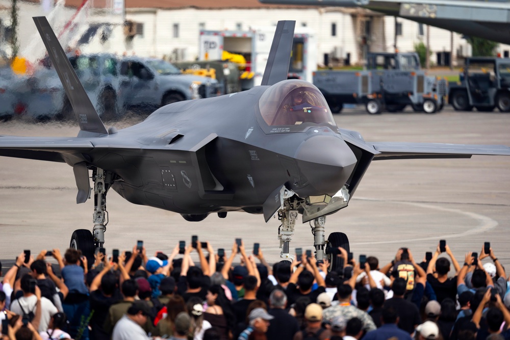 F-35 Demo Team, Chilean forces demonstrate airpower in Santiago