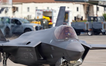 F-35 Demo Team, Chilean forces demonstrate airpower in Santiago