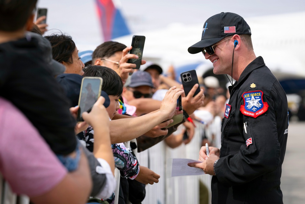 F-35 Demo Team, Chilean forces demonstrate airpower in Santiago