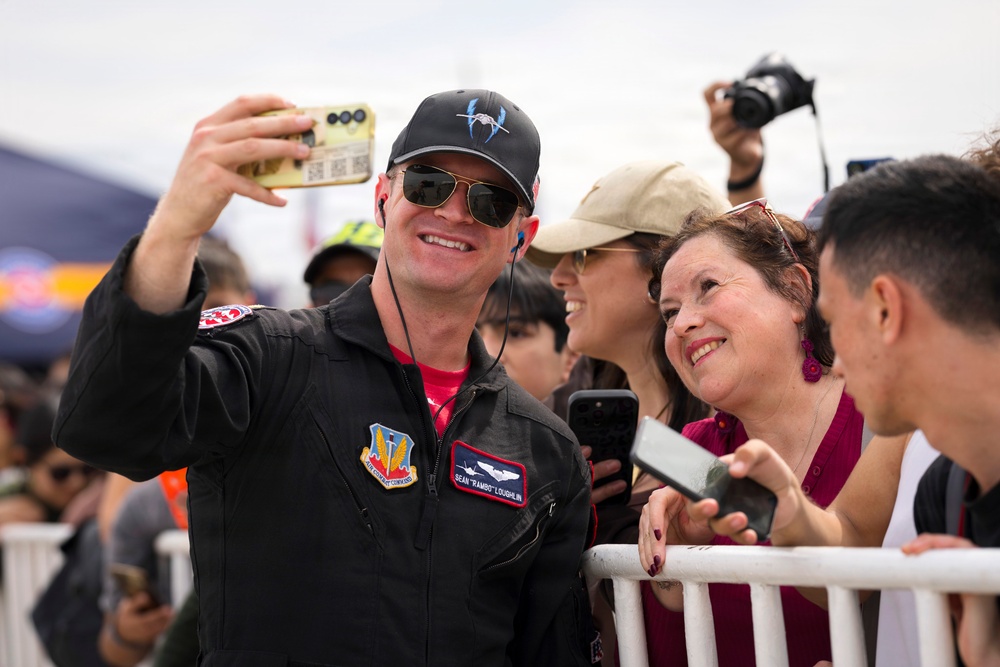 F-35 Demo Team, Chilean forces demonstrate airpower in Santiago