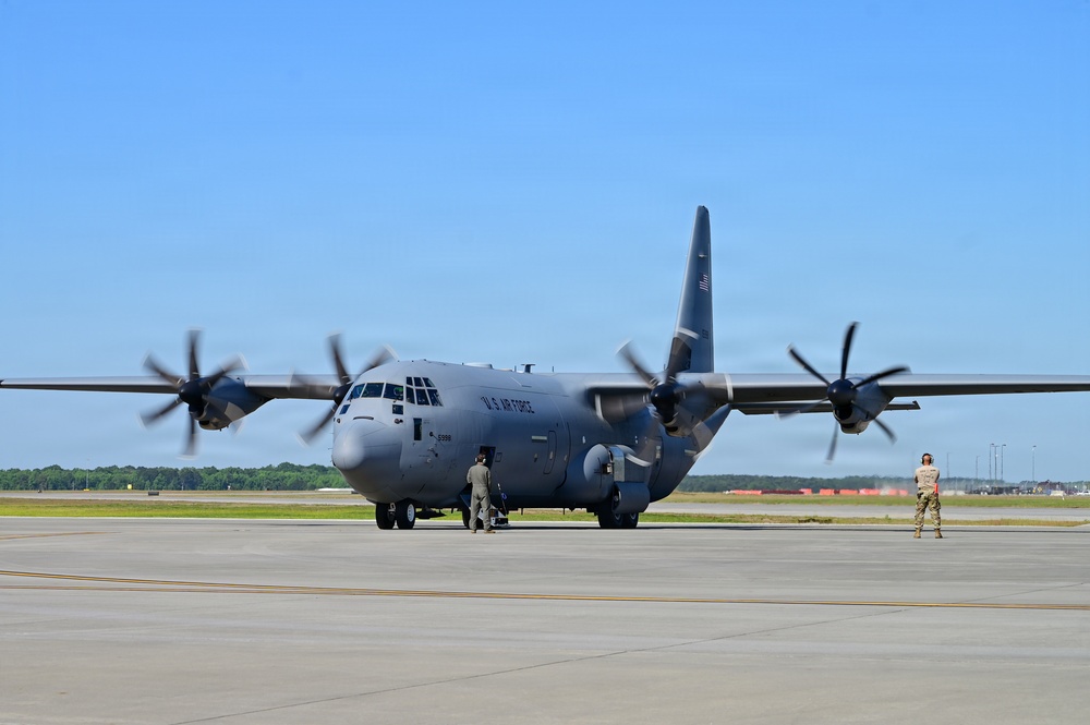 Georgia Air National Guard C-130J Super Hercules crew flies JROTC orientation flight