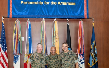 Marine Corps Commandant visits SOUTHCOM leaders, Marines