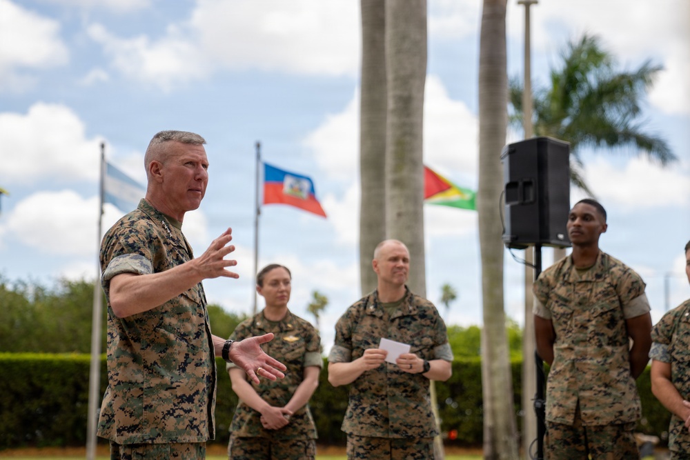 Commandant of the Marine Corps Visits SOUTHCOM