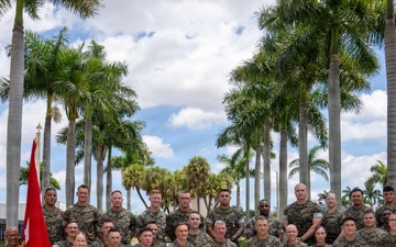 Marine Corps Commandant visits SOUTHCOM leaders, Marines