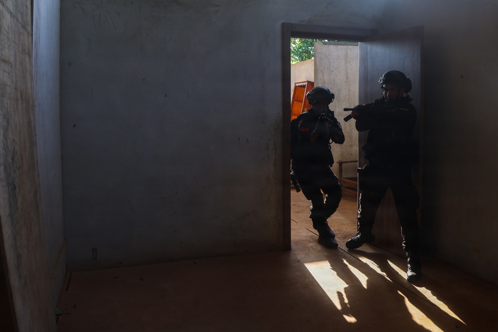 Multinational special operations forces conduct room-clearing exercise at Flintlock 26