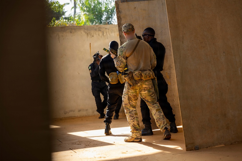 Multinational special operations forces conduct room-clearing exercise at Flintlock 26