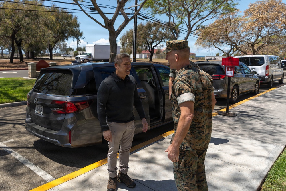 The Honorable Hung Cao Visits I MEF