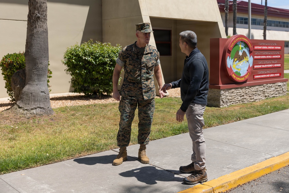 The Honorable Hung Cao Visits I MEF
