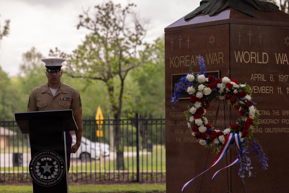 U.S. service members participate in wreath-laying ceremony at Bear Creek Park