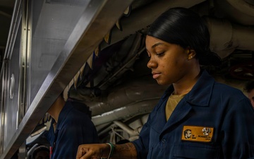 Abraham Lincoln Serves Lunch