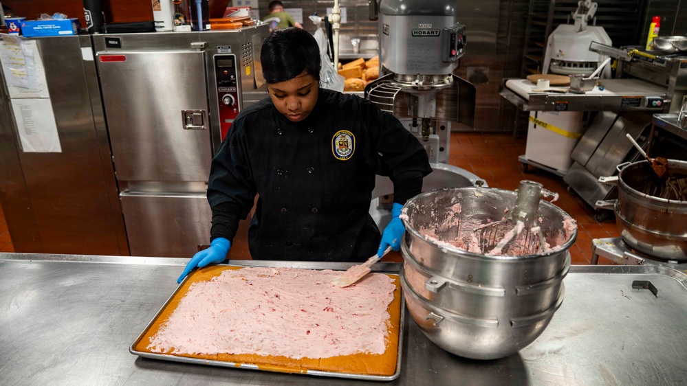 USS Tripoli Serves Lunch