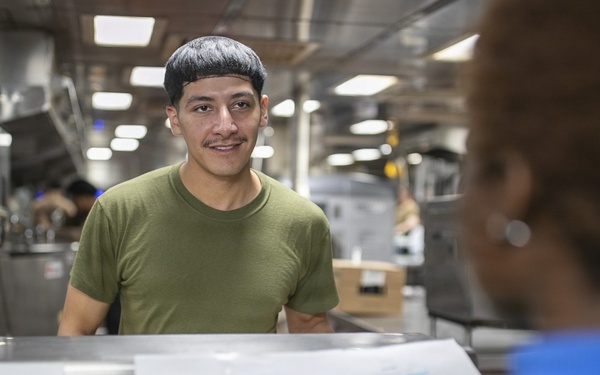 USS Tripoli Serves Lunch