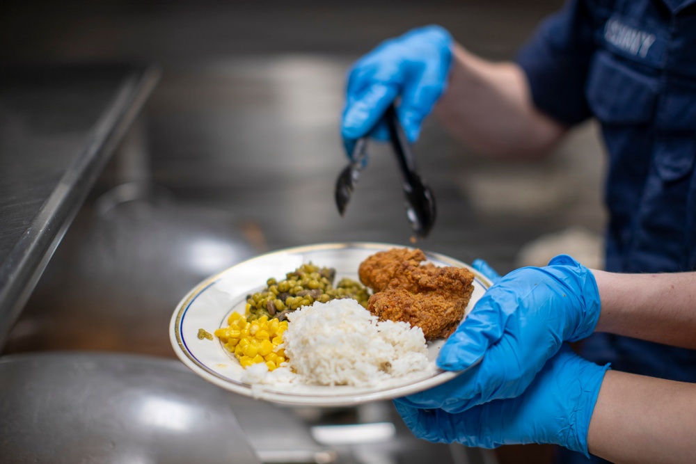 USS Tripoli Serves Lunch