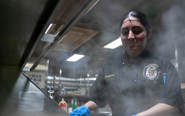 USS Tripoli Serves Lunch