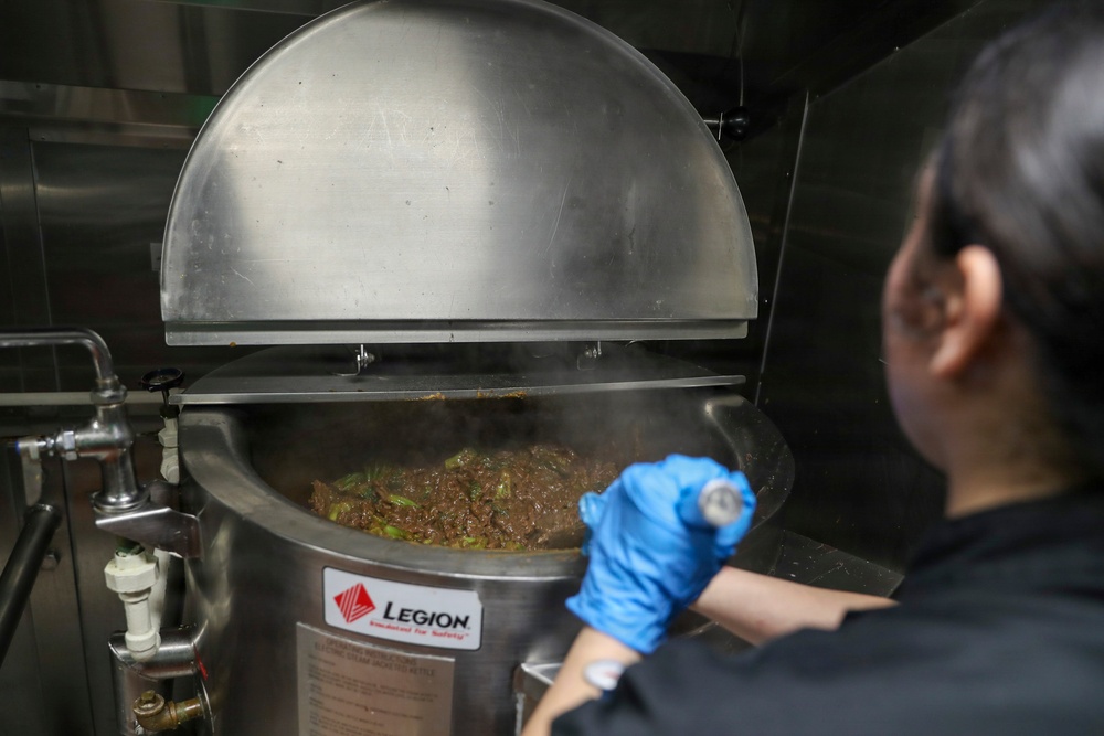USS Tripoli Serves Lunch