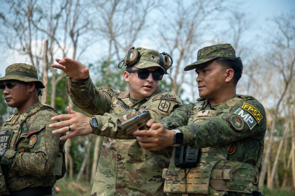 U.S. Soldiers Conduct M17 Training with Philippine Army