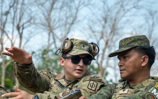 U.S. Soldiers Conduct M17 Training with Philippine Army