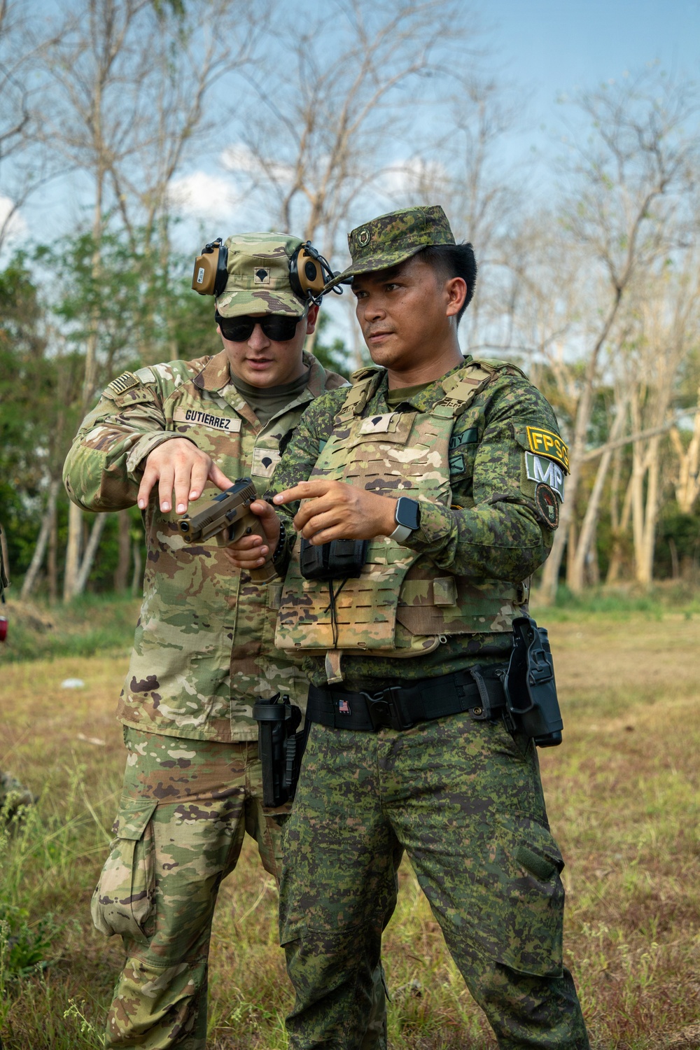U.S. Soldiers Conduct M17 Training with Philippine Army