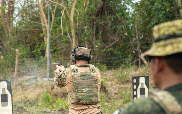 U.S. Soldiers Conduct M17 Training with Philippine Army