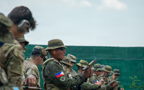 U.S. Soldiers Conduct M17 Training with Philippine Army