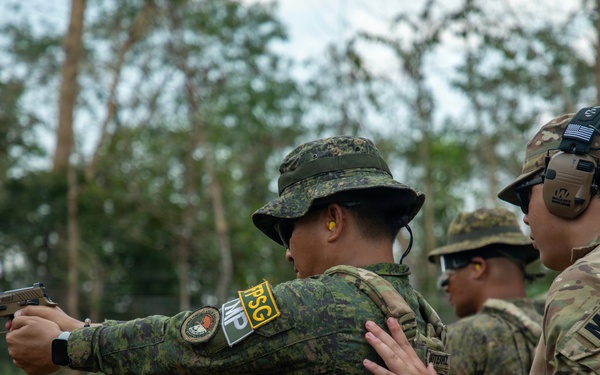 U.S. Soldiers Conduct M17 Training with Philippine Army