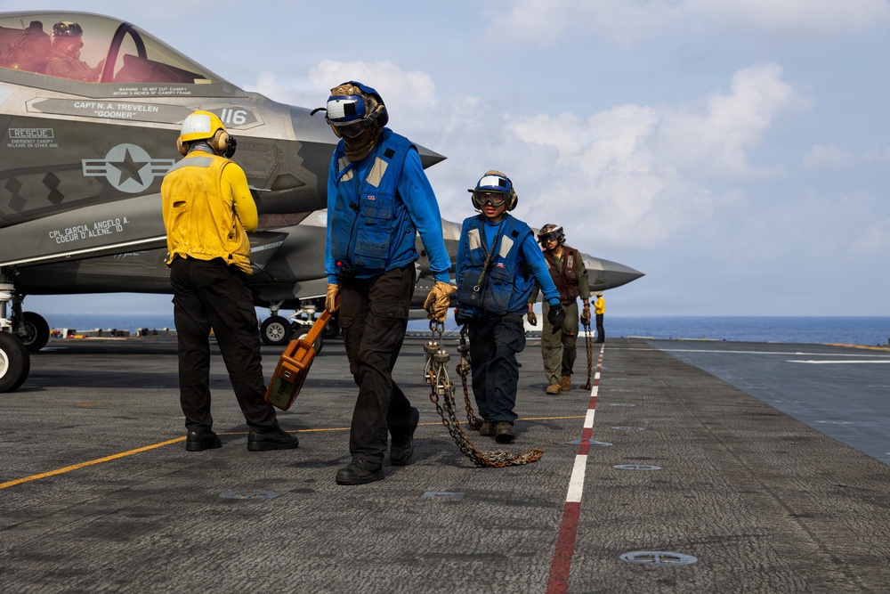 11th MEU Marines, Sailors Conduct F-35B Flight Operations Aboard USS Boxer