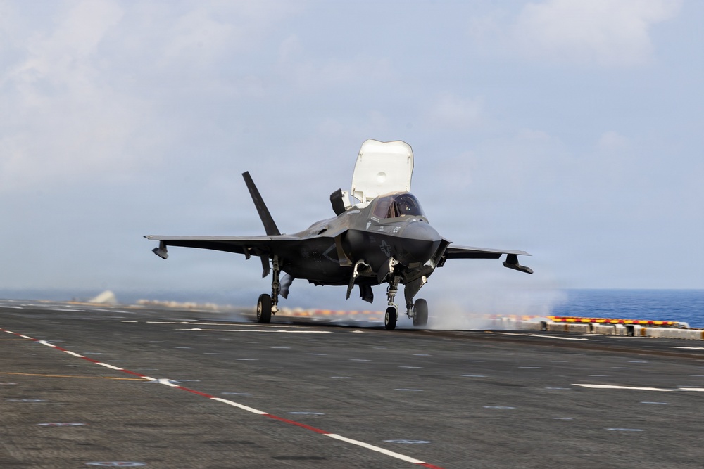 11th MEU Marines, Sailors Conduct F-35B Flight Operations Aboard USS Boxer