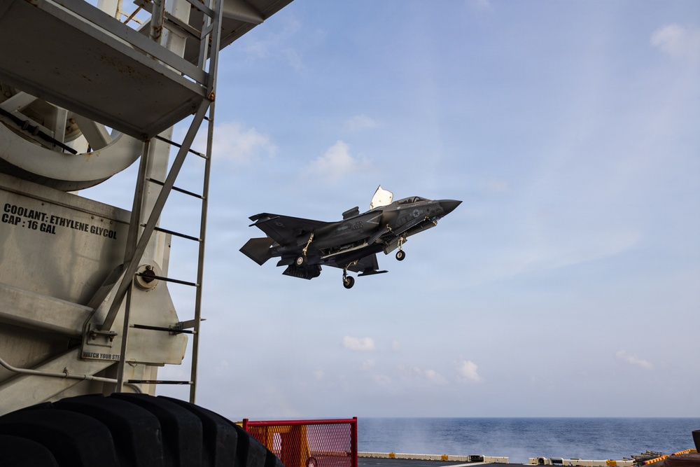 11th MEU Marines, Sailors Conduct F-35B Flight Operations Aboard USS Boxer