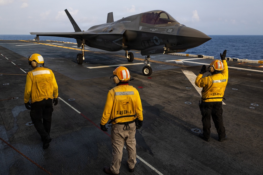 11th MEU Marines, Sailors Conduct F-35B Flight Operations Aboard USS Boxer