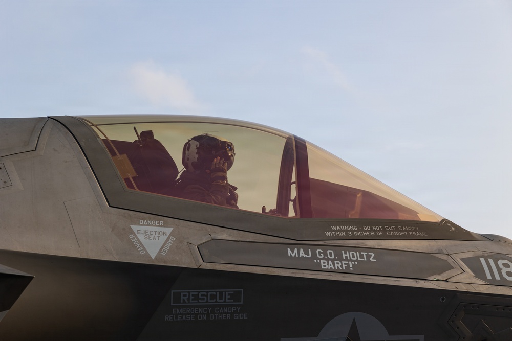 11th MEU Marines, Sailors Conduct F-35B Flight Operations Aboard USS Boxer