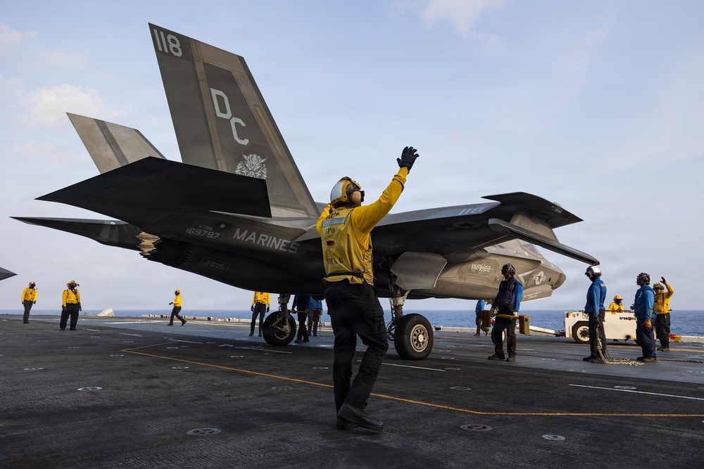 11th MEU Marines, Sailors Conduct F-35B Flight Operations Aboard USS Boxer